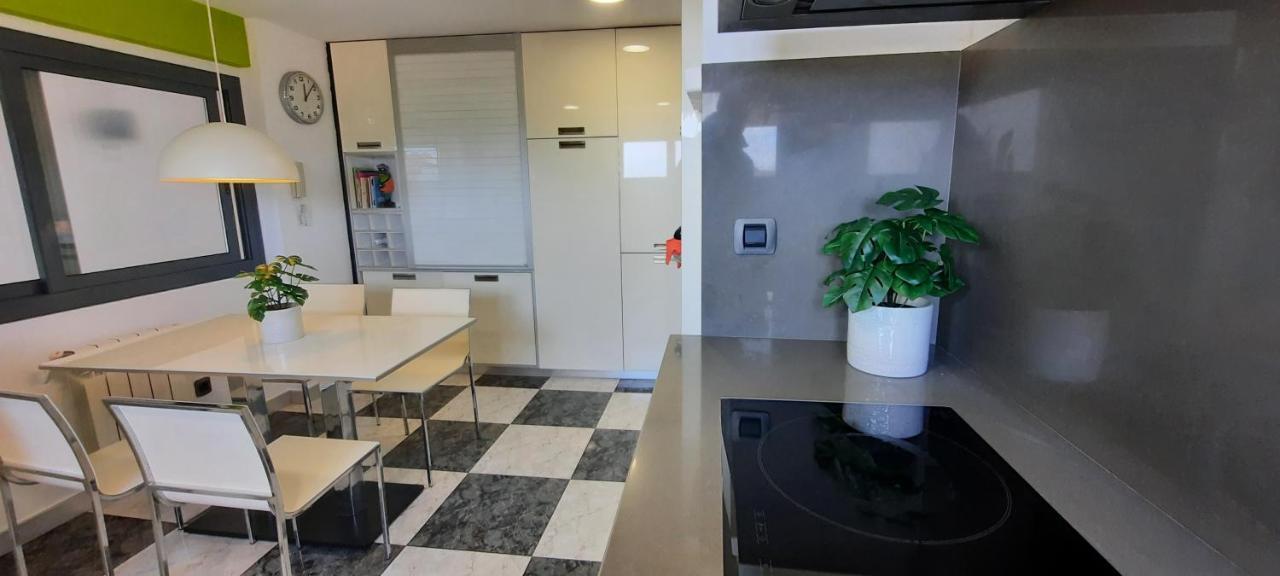 Bright Apartment Near The Beach And Barcelona By Train El El Masnou Exterior foto