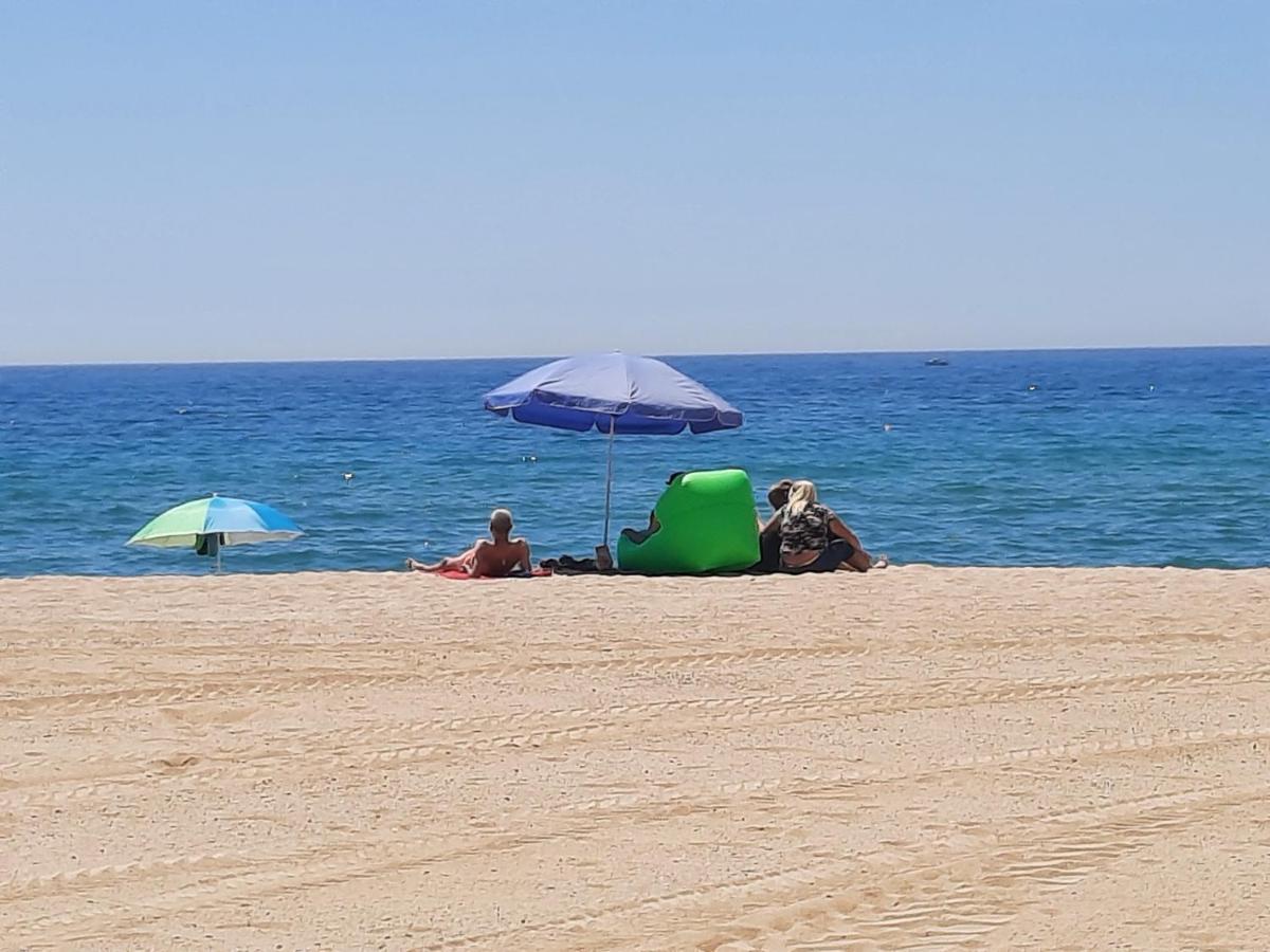 Bright Apartment Near The Beach And Barcelona By Train El El Masnou Exterior foto