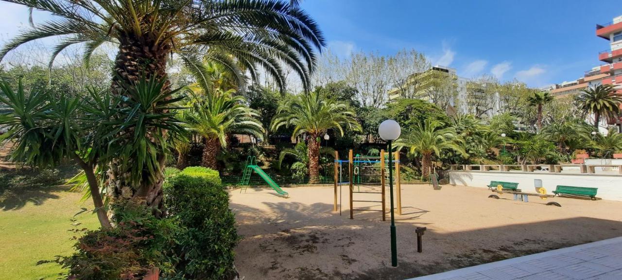 Bright Apartment Near The Beach And Barcelona By Train El El Masnou Exterior foto
